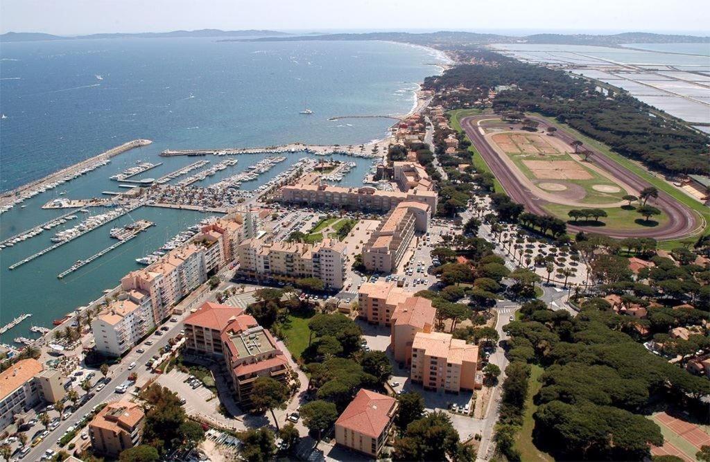 Spacieux Sur Le Port De *